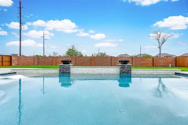Building Photo - 9903 Regal Bend Dr