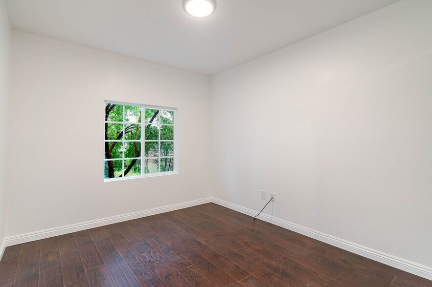 Building Photo - 5630 Craner Ave