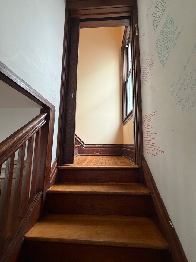 Building Photo - 612 Cherry St