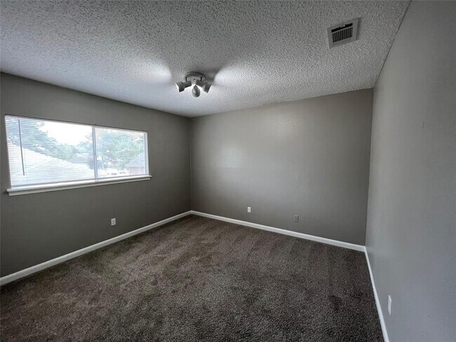 Building Photo - 11710 Stone Bridge Dr