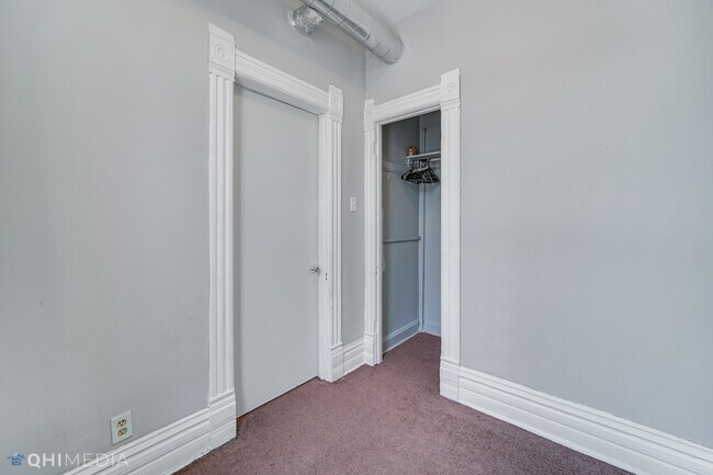 Building Photo - 1650 N Oakley Ave