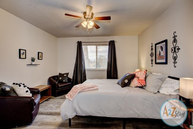 Building Photo - Emily Townhouses STR