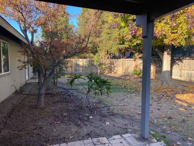 Building Photo - Cute home for rent in Visalia!