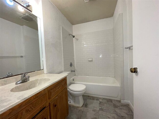 Building Photo - 7402 Geneva Dr