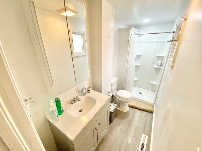 Building Photo - 93 Walnut St