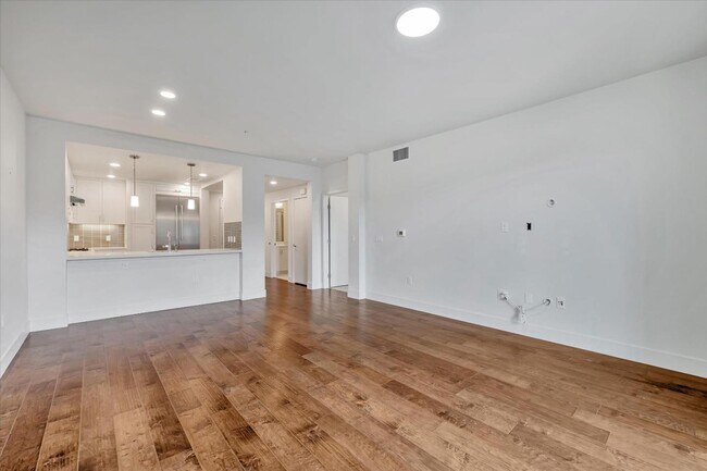 Building Photo - 657 Walnut St