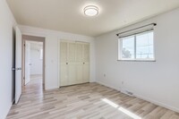 Building Photo - 7520 W Bails Ave