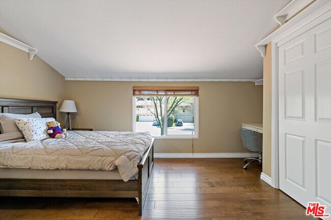 Building Photo - 683 Triunfo Canyon Rd