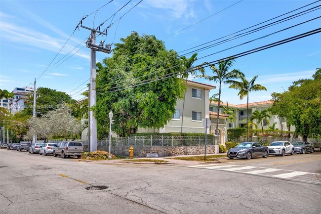 Building Photo - 45 Antilla Ave