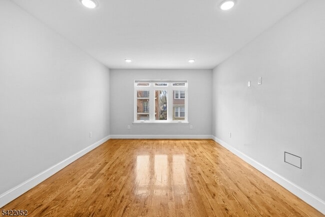 Building Photo - 19 Shaw Ave