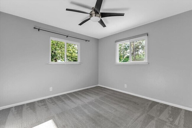 Building Photo - 8604 Brookfield Dr