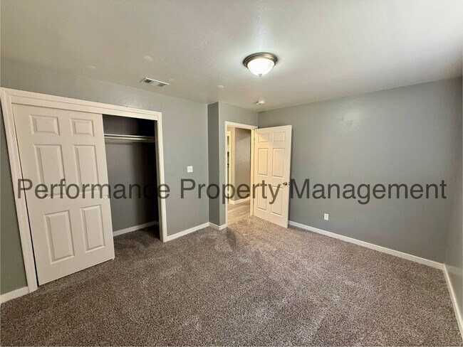 Building Photo - 326 Beardsley Ave