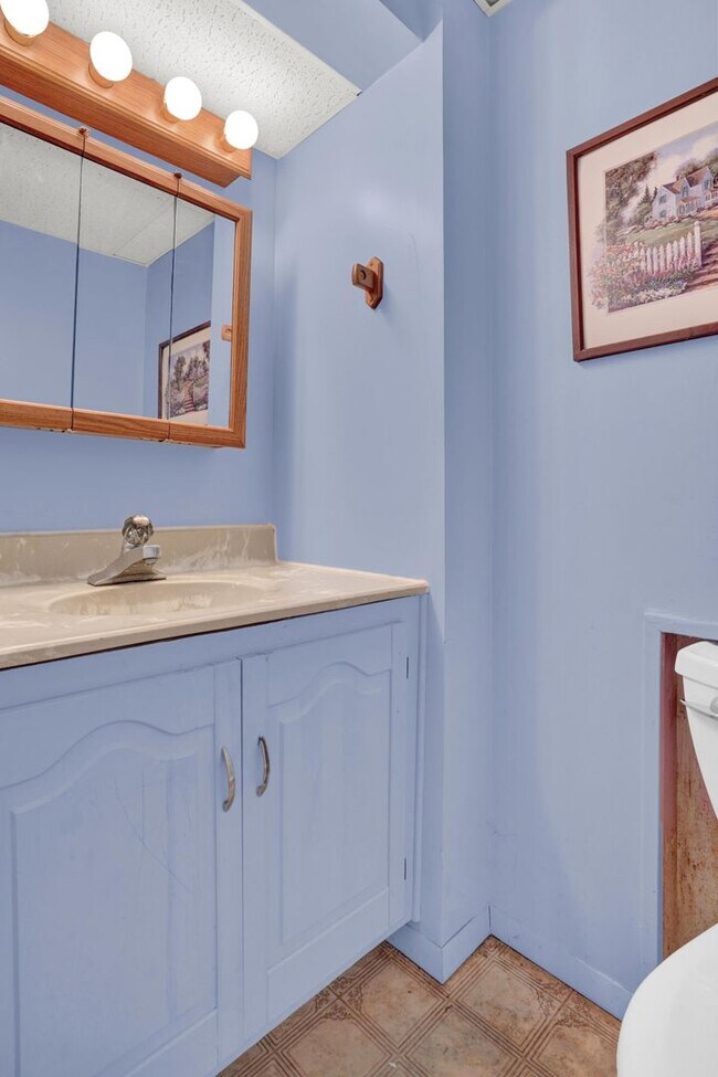 Building Photo - Charming 3 Bedroom, 1.5 Bath Townhome in Elizabethtown!