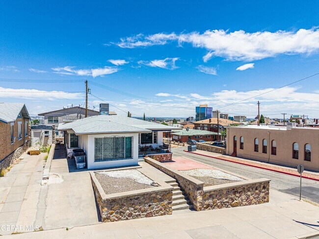 Building Photo - 1300 Randolph Dr