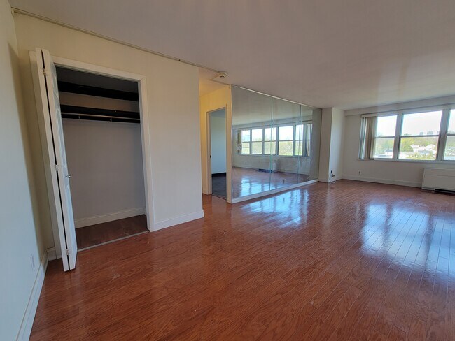 Building Photo - 2625 Park Ave