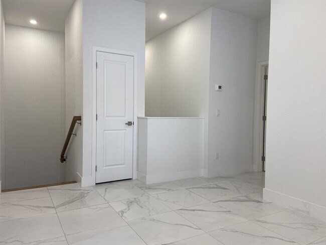 Building Photo - 359 Bella Sol Way