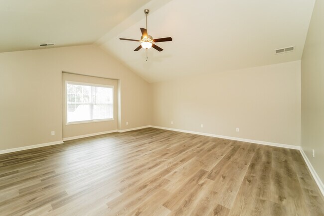 Building Photo - 126 St Charles Pl