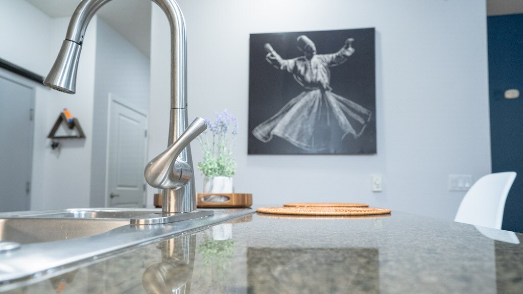 Big wide space for artwork - 375 Kirkland Ave