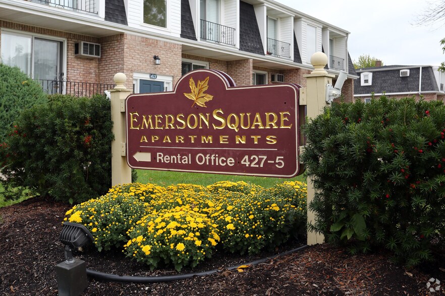 Emerson Square Apartments 427 Emerson Dr Amherst NY 14226 Apartment