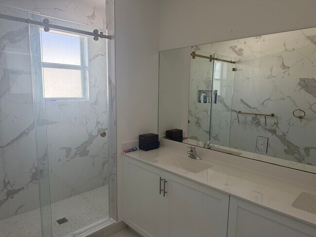 Building Photo - Stunning 3BR House in Homestead