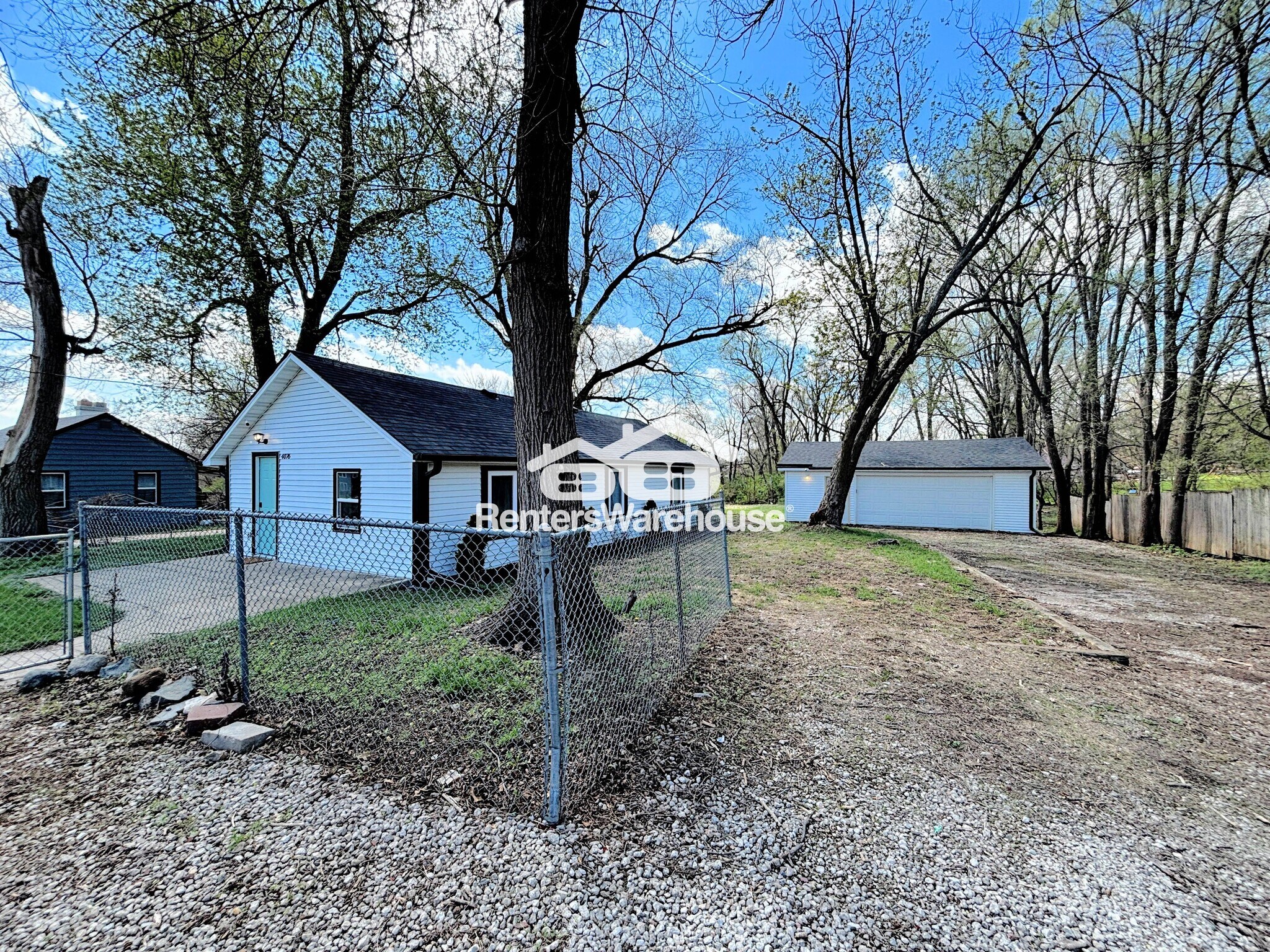 Building Photo - 4076 Indianola Ave