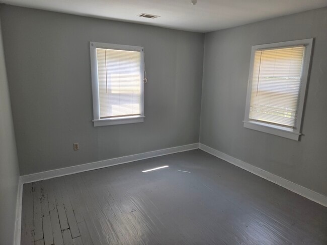 Building Photo - 2037 Steiner Ave