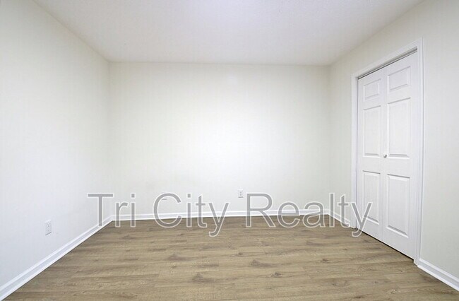 Building Photo - 150 Drennan Dr