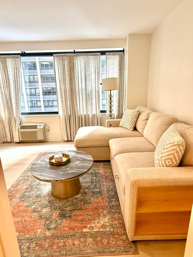 Building Photo - 850 N Dewitt Pl