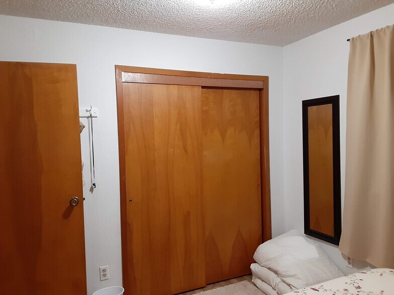 Building Photo - 25859 Madrone Dr