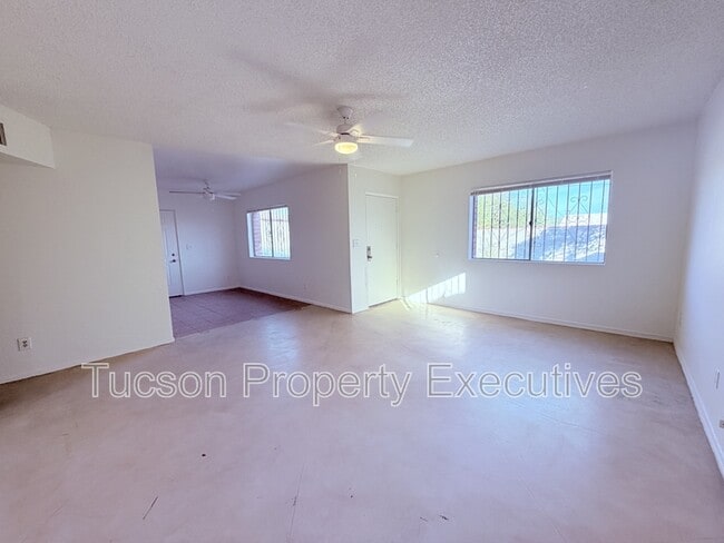 Building Photo - 1328-P1328 W Pennington St