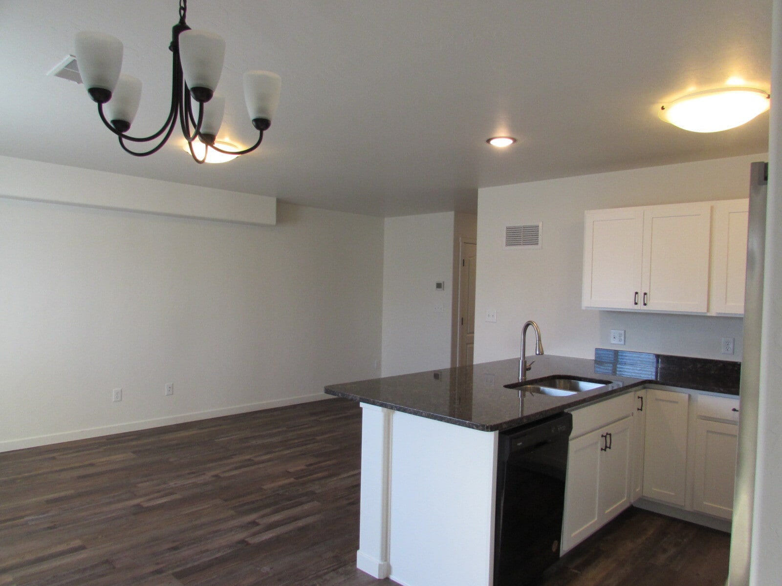 Building Photo - 652 Emma Ln