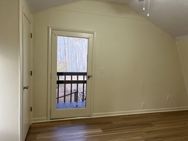 Building Photo - 51 Buck Spgs Acrs