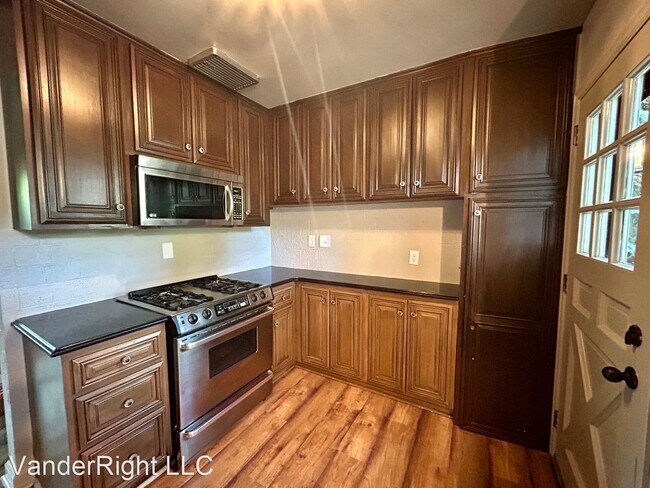 Building Photo - 3 br, 1 bath House - 1501 S Carter Pl