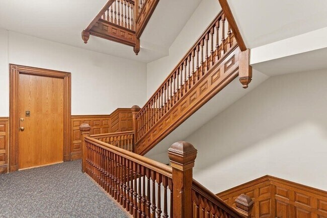 Building Photo - 473 Beacon St