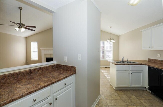 Building Photo - 5747 Graceland Dr SW