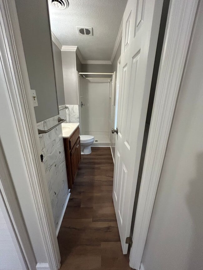 Building Photo - 4-Bedroom Gem Near Downtown Huntsville – N...