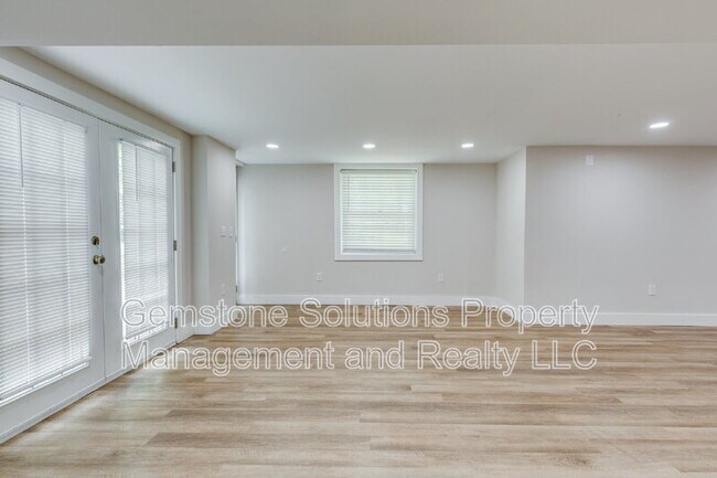 Building Photo - 1017 Jasperson Dr