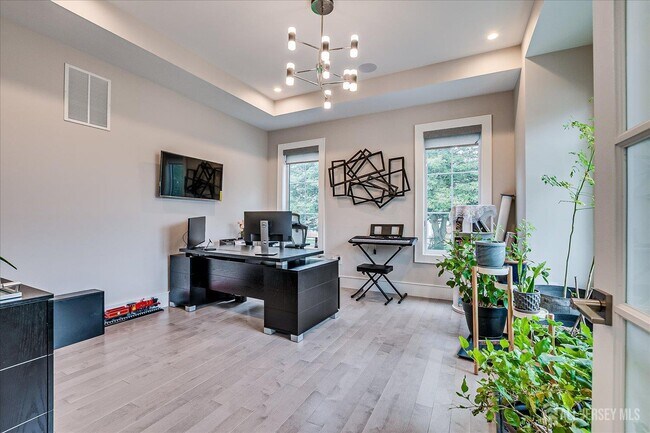 Building Photo - 3979 Park Ave