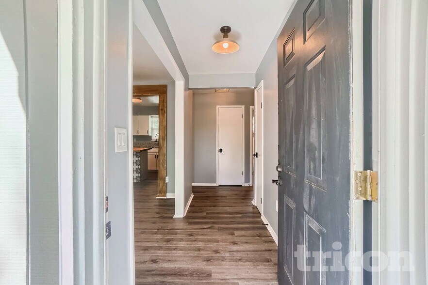 Building Photo - 243 E Bay Ave