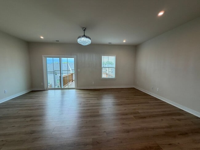 Building Photo - 921 Portrush Ln