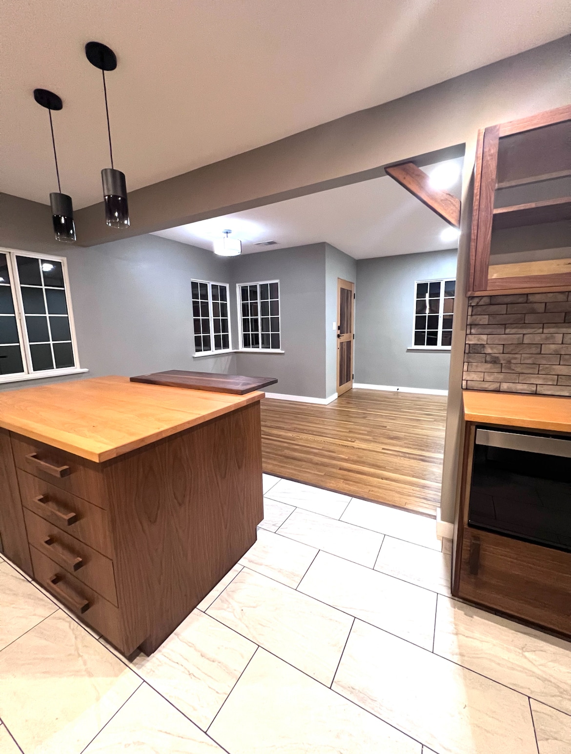 Building Photo - 3547 E Green St