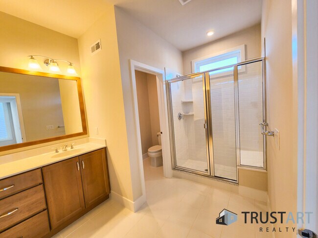 Building Photo - 3 bed/2bath condo house in Fishtown
