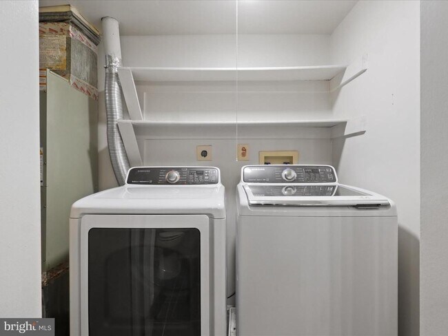 Building Photo - 7737 Inversham Dr