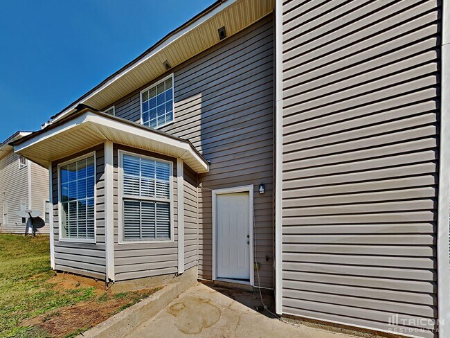 Building Photo - 315 Hazelhurst Dr