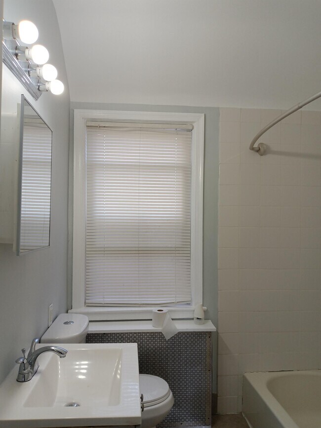 Building Photo - 4101 Kinsway