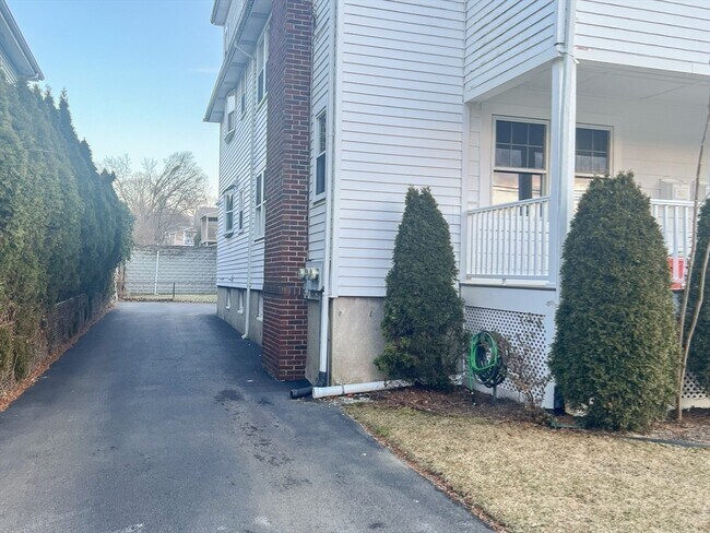 Building Photo - 267 Beech St