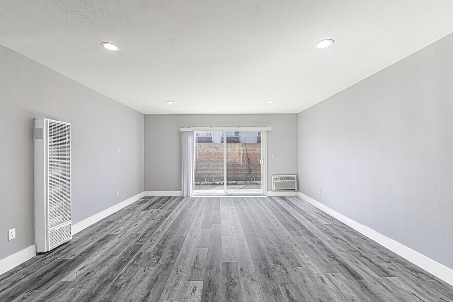 Building Photo - 13392 Magnolia St