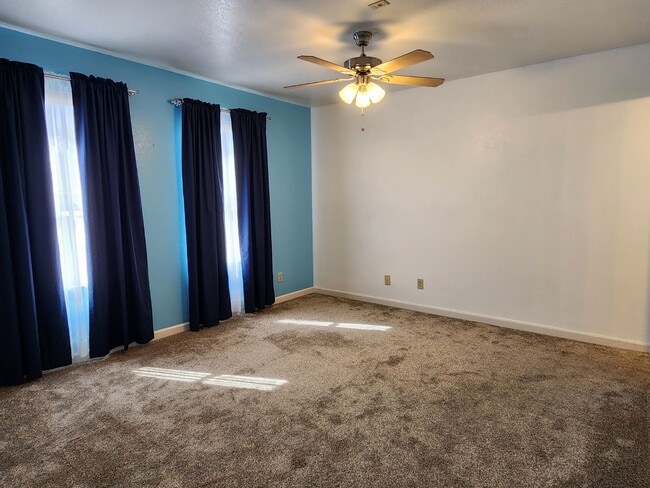 Building Photo - 2060 Mesquite Ln