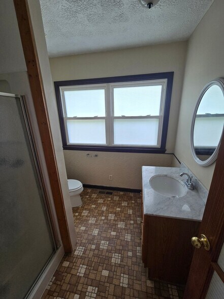 Building Photo - 1335 Highland Ct