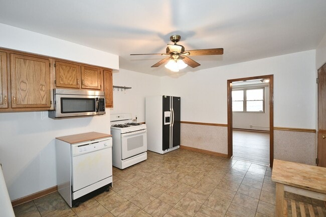 Building Photo - South Side 3BR - Simple, Solid, Ready